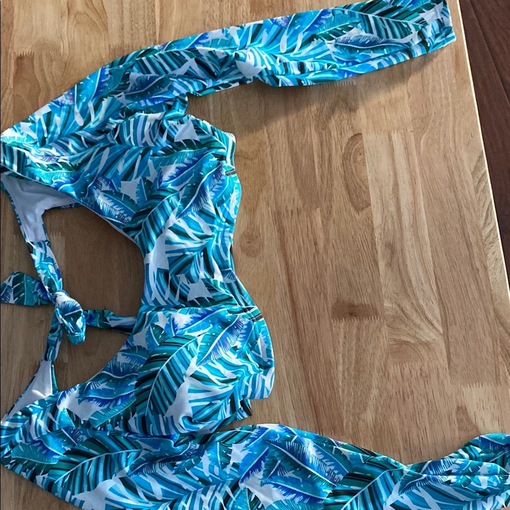 Swimsuits For All Blue and White Rashguard